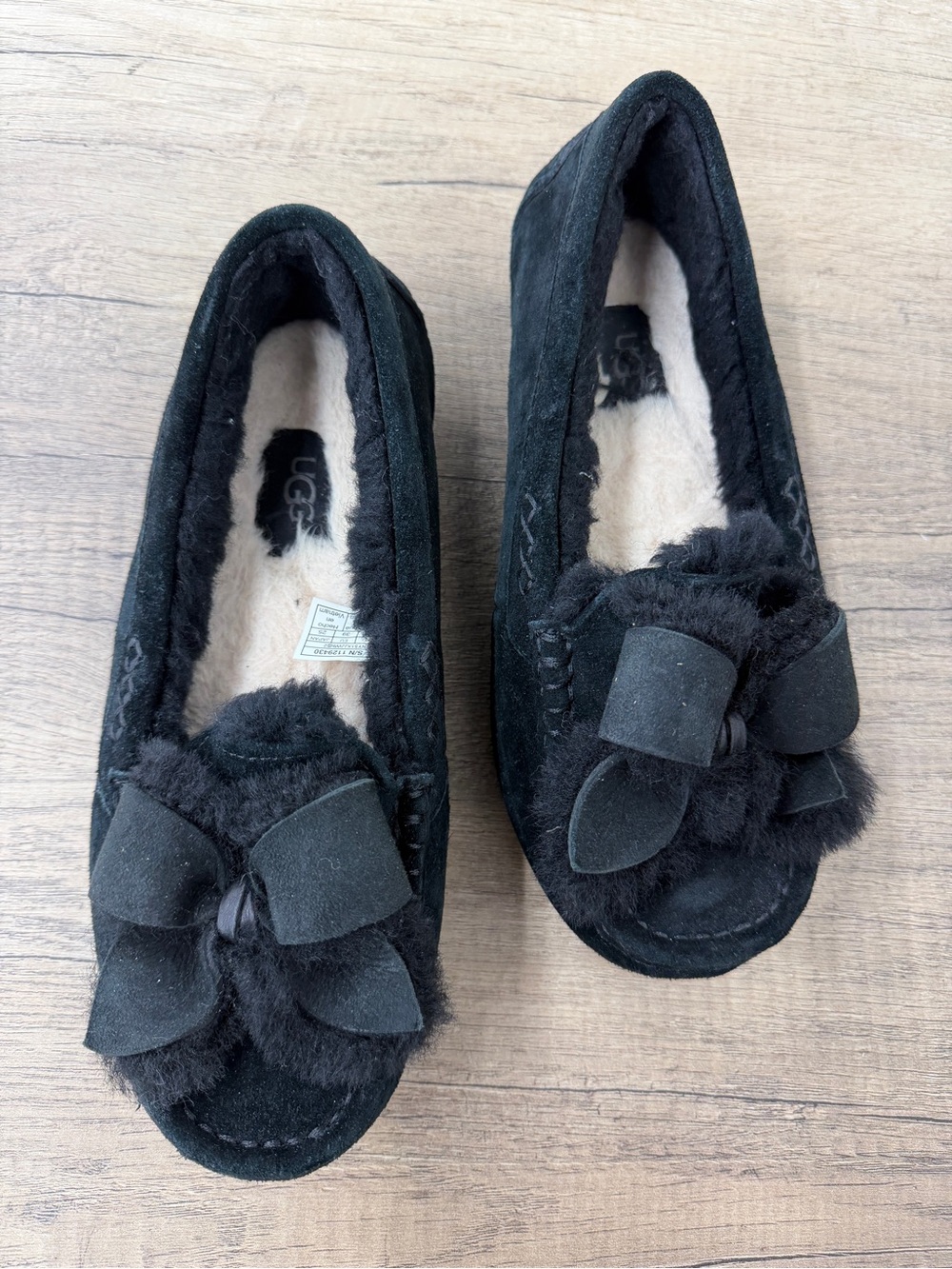 UGG Ansley Bow Black Suede Shearling Slippers Moccasins 1129430 Mens 8